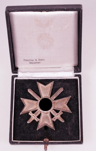 Kriegsverdienstkreuz 1. Klasse mit Schwertern im Etui