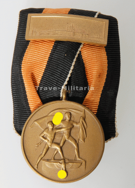 Einzelspange Sudetenland mit Auflage Prager Burg