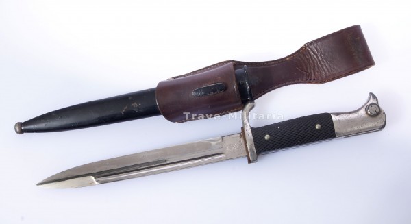 Ausgehseitengewehr mit braunem Koppelschuh