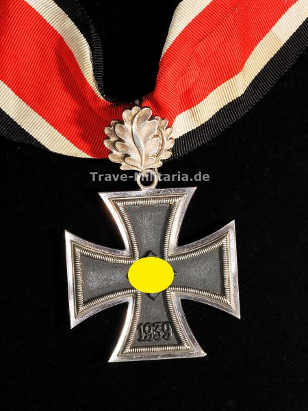 mit Eichenlaub und Unterlagen zum Träger