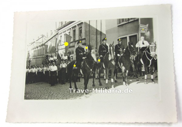 Foto Schmiede-Innung Pirmasens mit 3 Reitern der SS