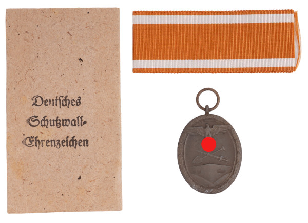 Deutsches Schutzwall-Ehrenzeichen in Tüte