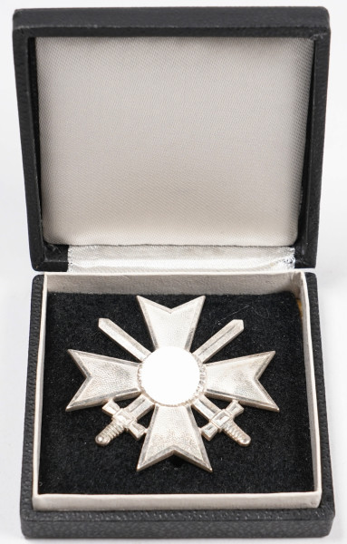 Kriegsverdienstkreuz 1.Klasse mit Schwertern im Etui