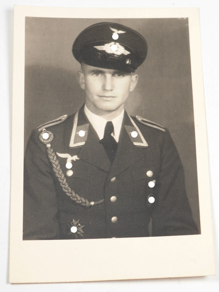 Portraitfoto Unteroffizier der Luftwaffe mit Spanienkreuz in Bronze