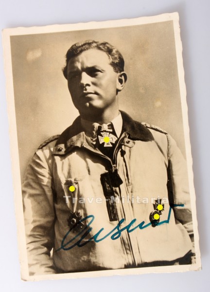 Postkarte mit Foto Walter Oesau mit Originalunterschrift Oesau