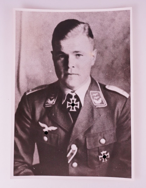 pressefoto-oberleutnant-corts-mit-dem-ritterkreuz-ausgezeichnet