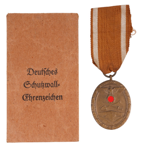 Deutsches Schutzwall-Ehrenzeichen mit Tüte