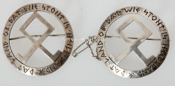2x Patriotische Brosche "Dat Land op dat wie stoht is Heili Land"