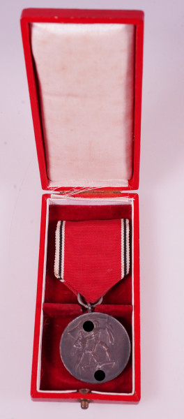 Medaille zur Erinnerung an den 13. März 1938 im Etui