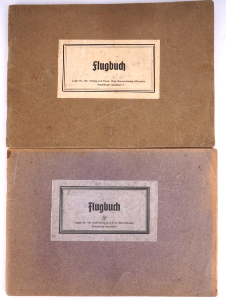 2 Flugbücher Fluglehrer Guth Deutsches Kreuz in Gold