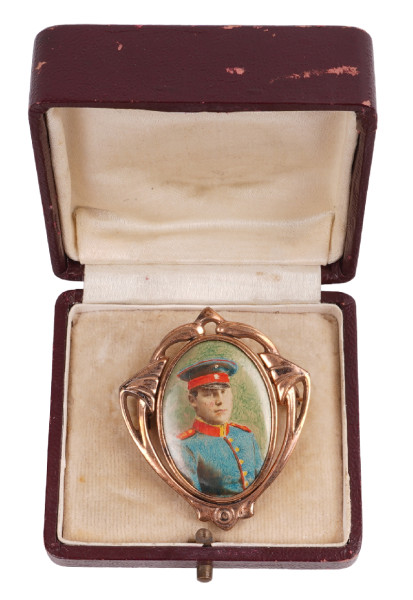 Patriotische Brosche im Etui