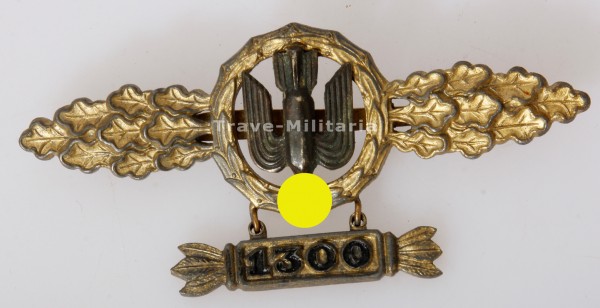 Frontflugspange für Kampfflieger in Gold mit Anhänger 1300