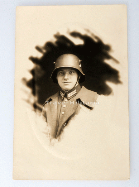 Portraitfoto Reichswehr mit Stahlhelm