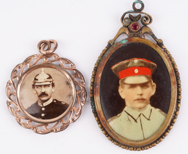 2 Kettenanhänger mit Soldatenportraits 1.Weltkrieg