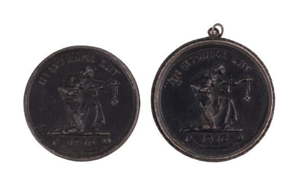 2x Spendenmedaille "In Eiserner Zeit 1916"