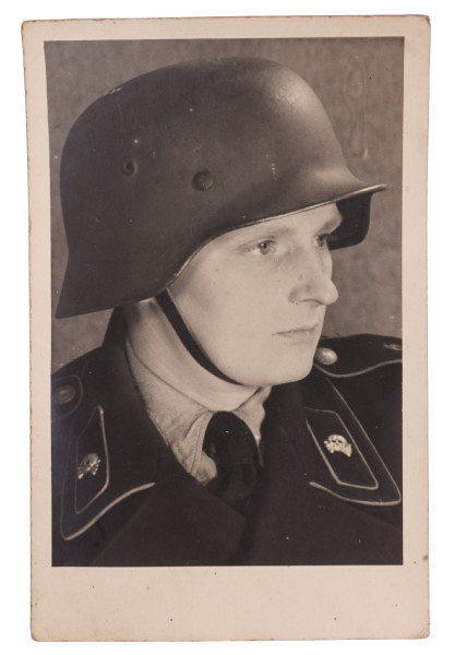 Portraitfoto Panzerregiment 6 mit Stahlhelm