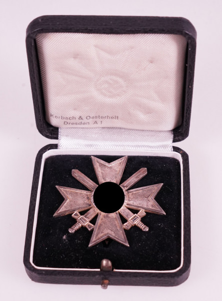Kriegsverdienstkreuz 1. Klasse mit Schwertern im Etui