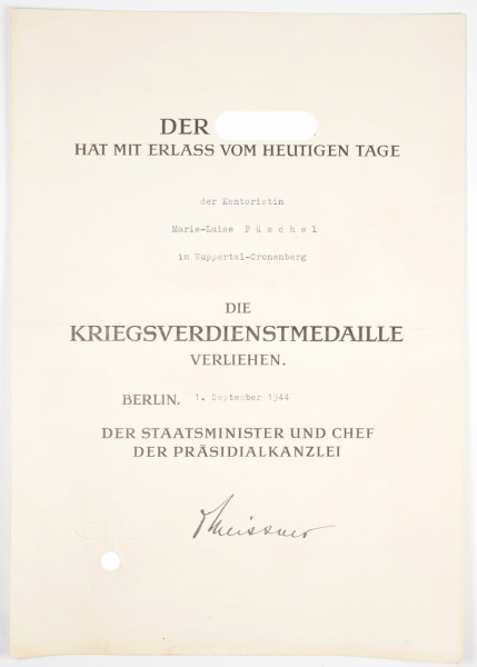 Urkunde Kriegsverdienstmedaille Kontoristin Püschel