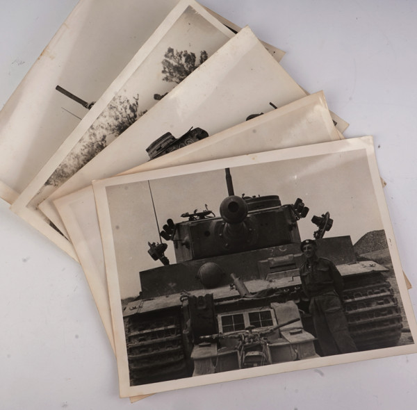 5 großformatige Fotos deutscher Panzerwracks