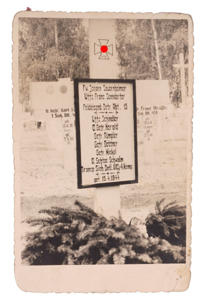 Foto Soldatengrab 15.4.1944 8 Gefallene