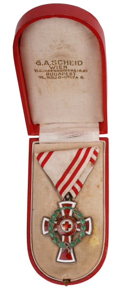Österreich-Ungarn Ehrenzeichen vom Roten Kreuz II. Klasse mit Kriegsdekoration im Etui
