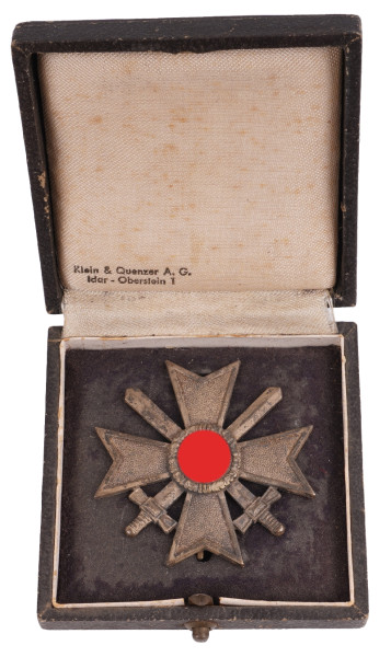 Kriegsverdienstkreuz 1. Klasse mit Schwertern im Etui