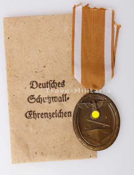 Deutsches Schutzwall- Ehrenzeichen mit Verleihungstüte