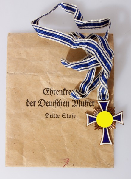 Ehrenkreuz der Deutschen Mutter in Bronze in Verleihungstüte