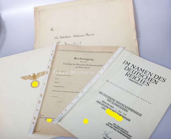 Verleihungsurkunde Deutsche Verdienstmedaille mit Schwertern an einen Spanier