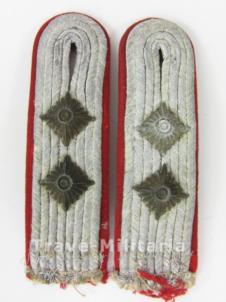 Paar Schulterklappen Hauptmann Artillerie
