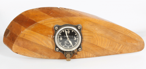 Junghans Borduhr auf einer Propellerscheibe Nr. 62680