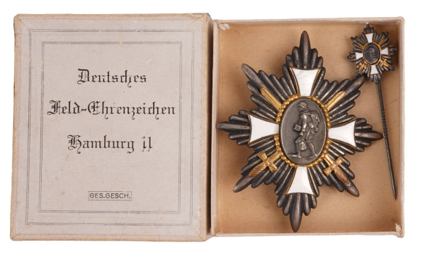 Deutsches Feld-Ehrenzeichen in Pappetui und mit Miniatur