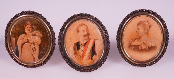 3 Portrait- Bilderrahmen Kaiser Wilhelm II. Auguste Viktoria & Viktoria Luise