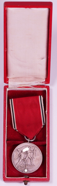 Medaille zur Erinnerung an den 13. März 1938 im Etui