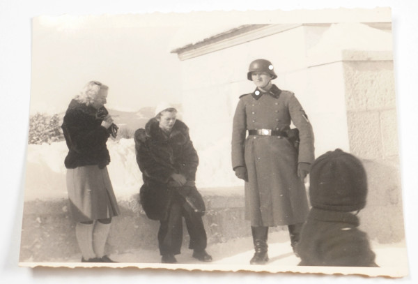Foto SS-Mann als Wache des Gästehauses "HoherGöll" Obersalzberg