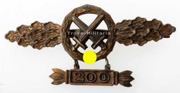 Frontflugspange für Schlachtflieger in Gold mit Anhänger "200"