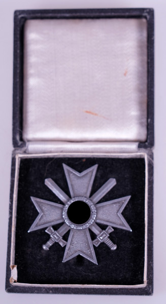 Kriegsverdienstkreuz 1. Klasse mit Schwertern im Etui