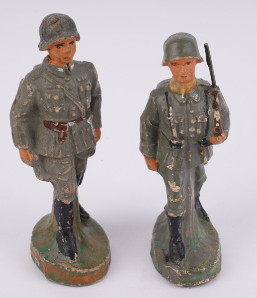 2 Elastolin- Figuren Wehrmacht Heer marschierend