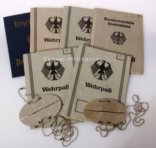 Bundeswehr 5 Wehrpässe 2 Erkennungsmarken