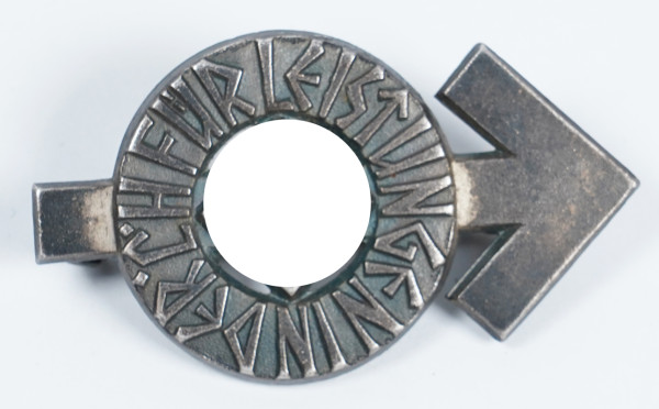 HJ-Leistungsabzeichen in Silber mit Nummer 155083