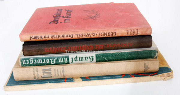 Verschiedene Bücher aus der Kriegszeit