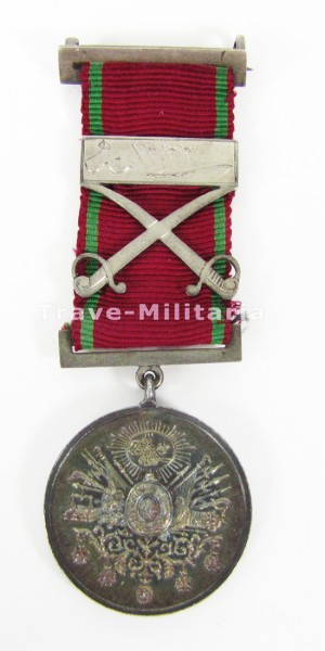Osmanisches Reich Liakat-Medaille in Silber mit Schwerterspange