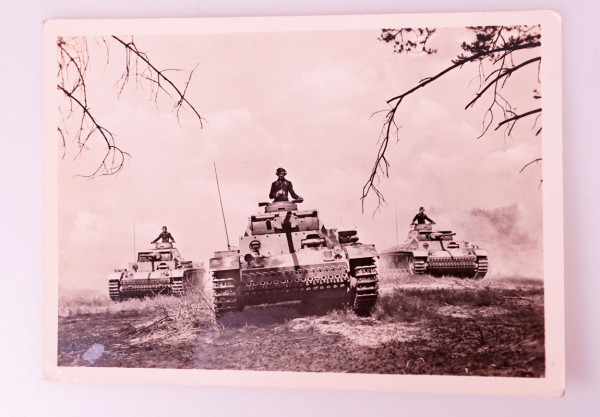 Postkarte "Unsere Waffen-SS-Panzereinheit greift an"