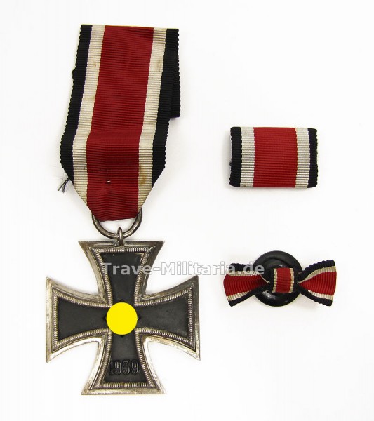 Eisernes Kreuz 2. Klasse mit Feldspange und Knopflochdeko