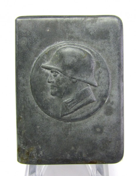 Metallhalter für Streichholzschachtel mit Soldatenkopf