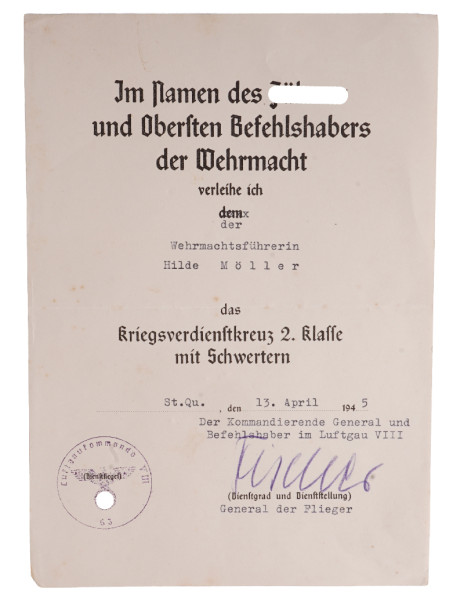 Urkunde Kriegsverdienstkreuz 2. Klasse mit Schwertern für Wehrmachtsführerin