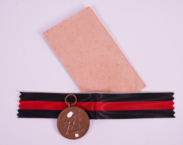 Medaille zur Erinnerung an den 1. Oktober 1938 mit Tüte