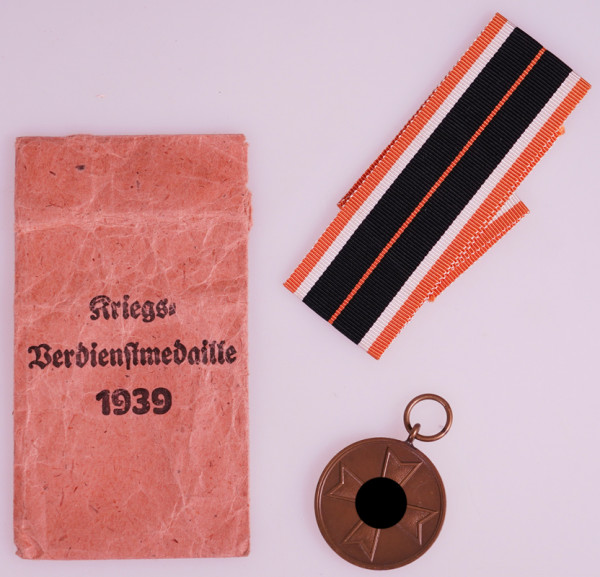 Kriegsverdienstmedaille 1939 mit Tüte