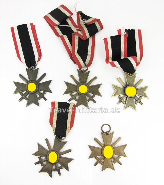 Lot 5 Kriegsverdienstkreuze mit Schwertern