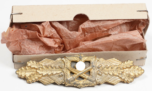 Nahkampfspange in Gold, in Verleihungsschachtel "Nahkampfspange vergoldet"